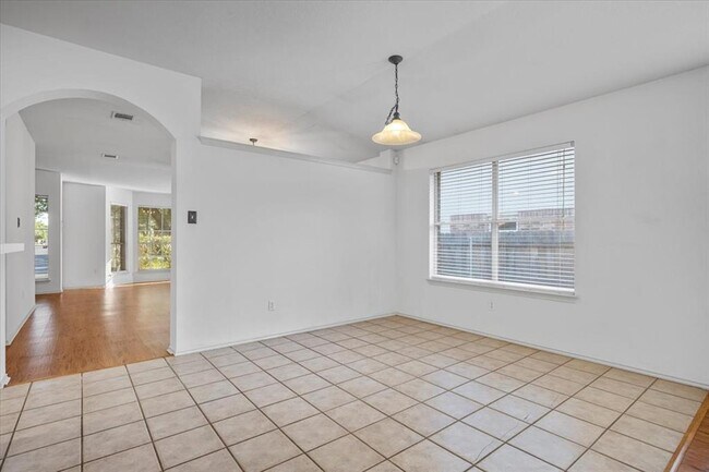 Building Photo - 4467 Bremner Dr