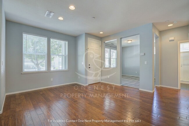 Building Photo - 862 Courtyards Loop