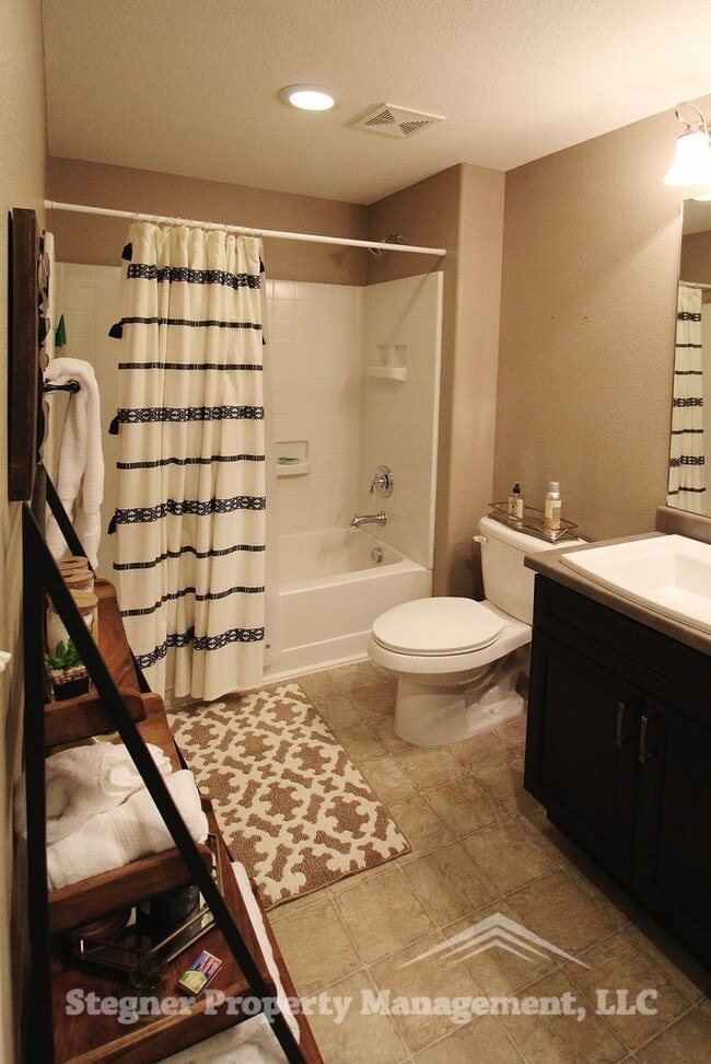 Building Photo - Beautiful Home in Johnstown