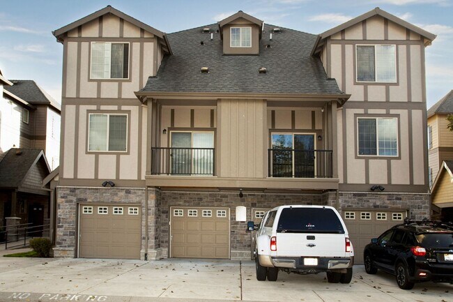 Building Photo - 2BD 2.5BA + Bonus Room/Den/Office Townhouse w/Garage + AC + Washer/Dryer Included