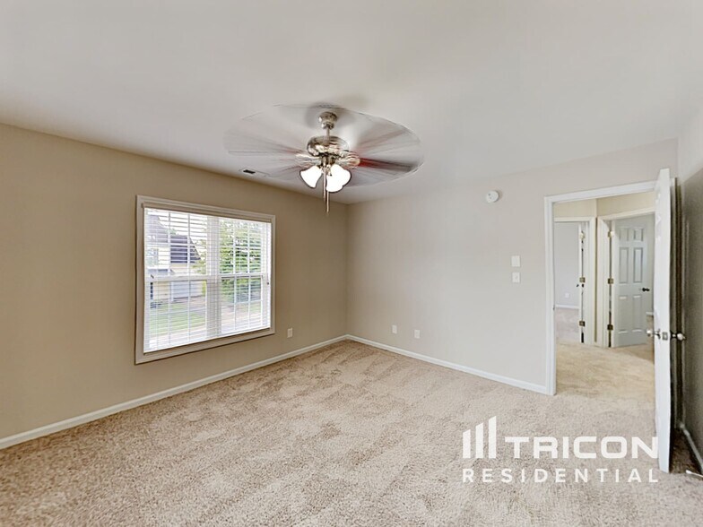 Building Photo - 5513 Landreaux Dr