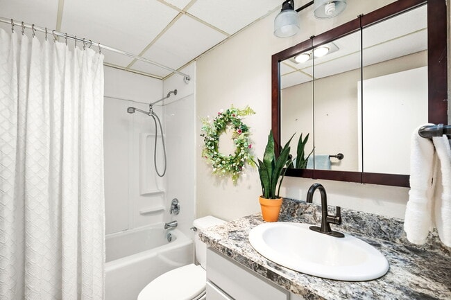 Building Photo - 925 1st Ave N