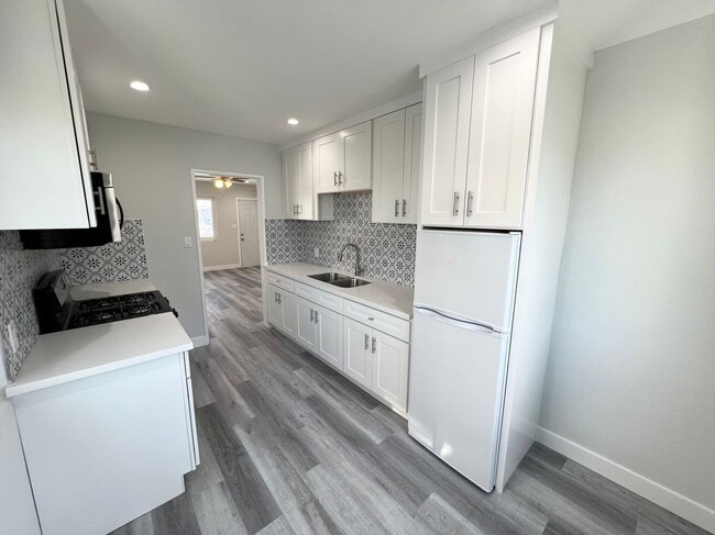Building Photo - 4225 W 120th St