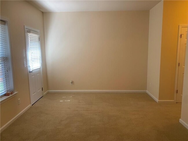 Building Photo - 599 Kandell Cove