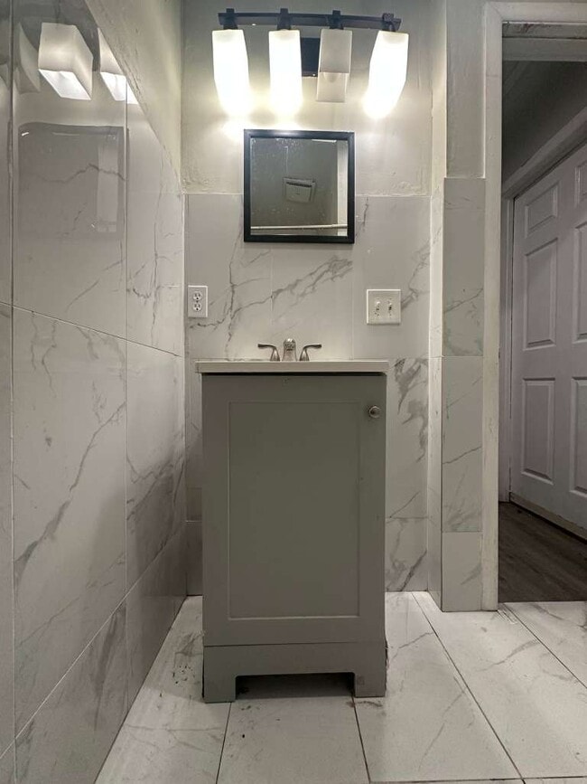 Building Photo - 322 N Wekiwa Springs Rd