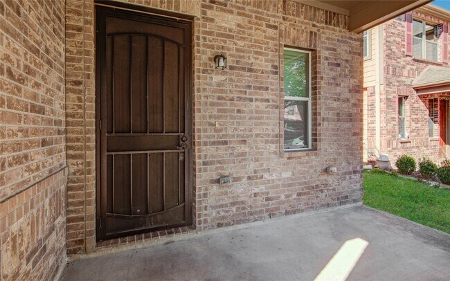 Building Photo - 4814 Mint Trails