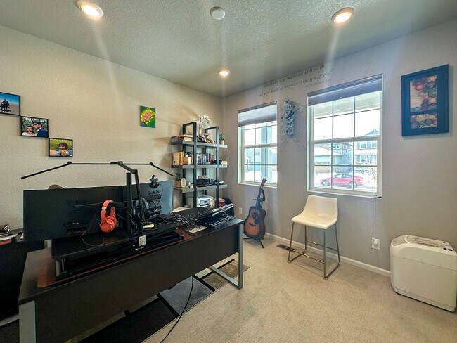 Building Photo - Meadowlark serene 4bd retreat