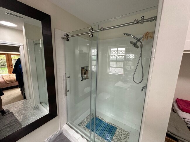 Master Shower - 1029 Chautauqua Blvd