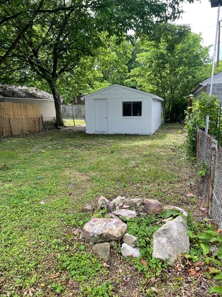 Building Photo - 4824 S 5th St