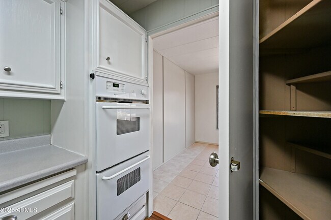 Building Photo - 156 N Hawes Rd