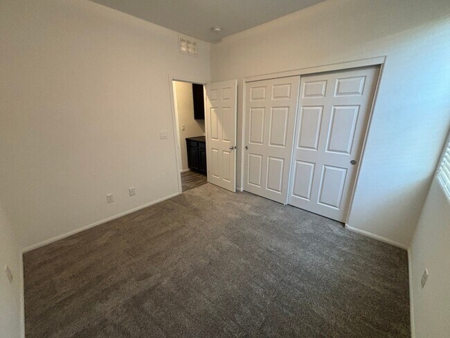 Building Photo - Charming 3-Bedroom Home with Spacious Back...