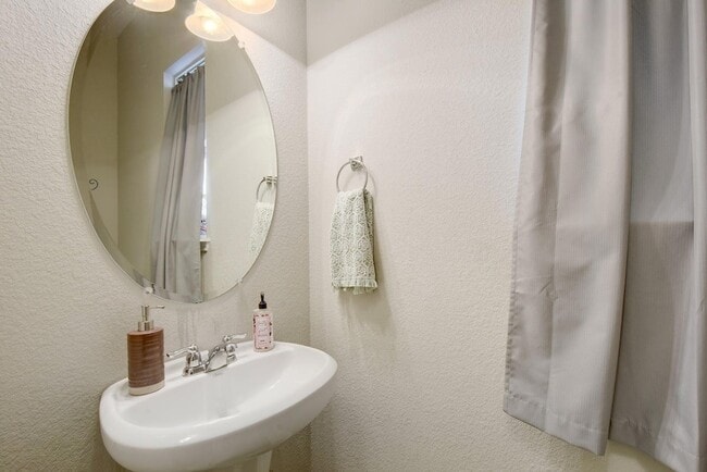 Building Photo - 5321 Daimler Dr