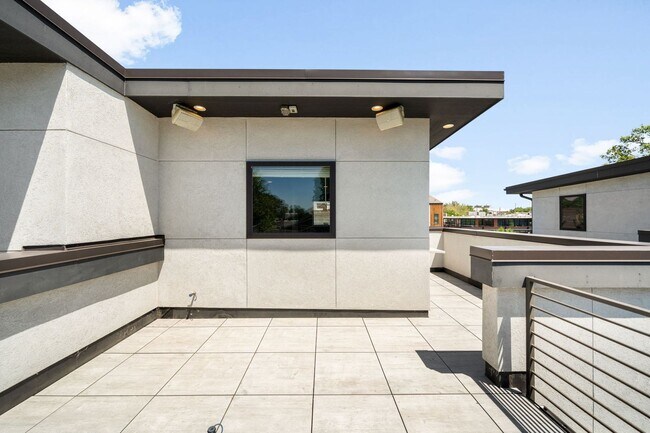Building Photo - 3BD, 4BA Sunnyside Home With Office and Rooftop Deck