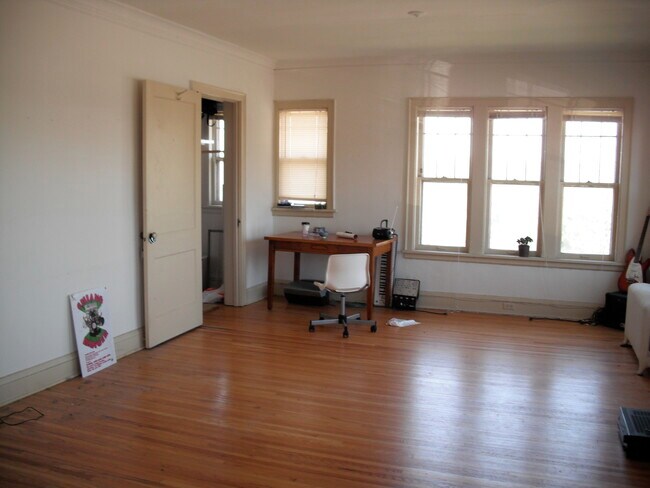 Building Photo - 234 N Mississippi River Blvd