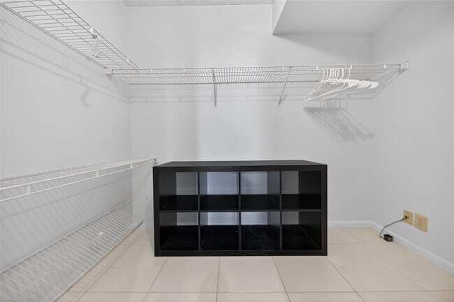 Building Photo - 20185 E Country Club Dr