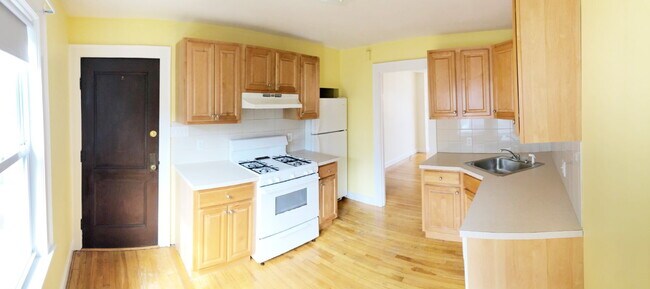 Building Photo - Good credit and solid income required!