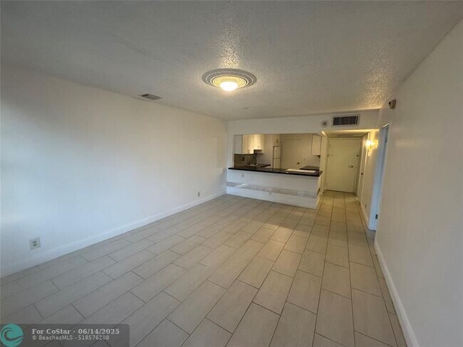 Building Photo - 336 N Birch Rd