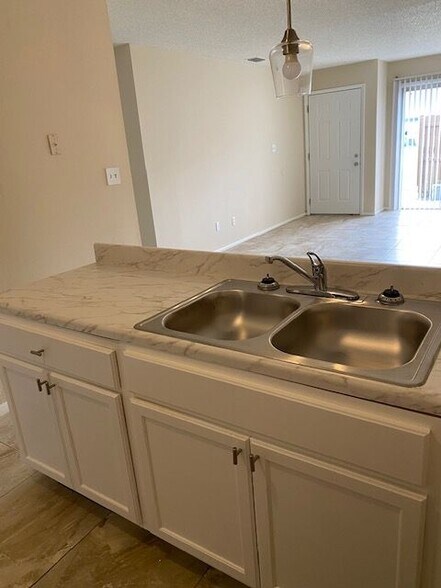 Primary Photo - 5335 SE 30th Pl