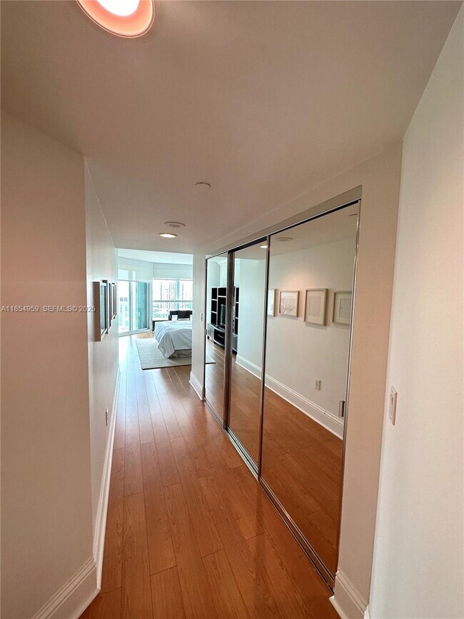 Building Photo - 16500 Collins Ave