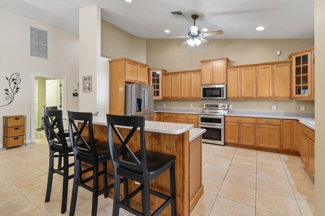 Building Photo - 3221 SE Quay St