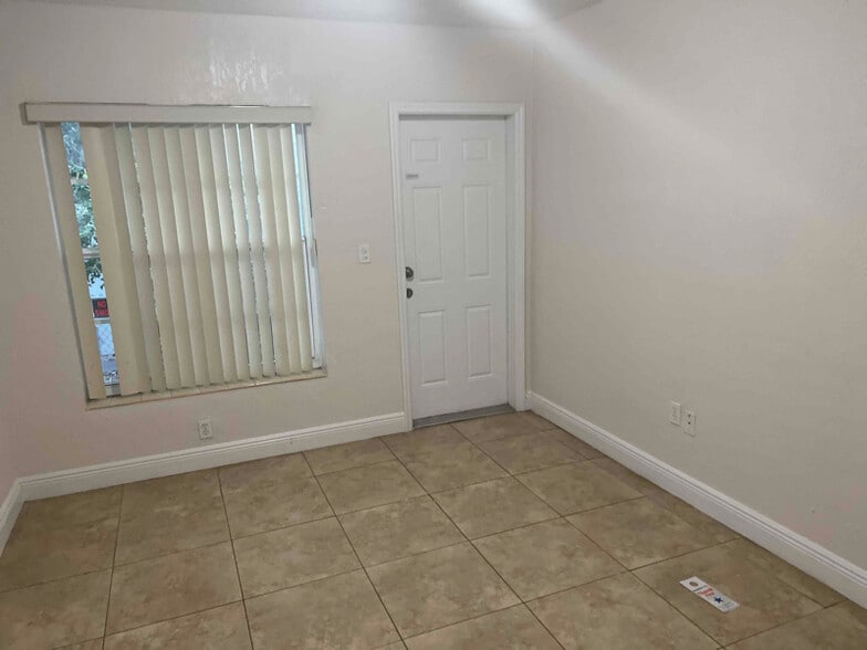 Building Photo - 765 NE 126th St