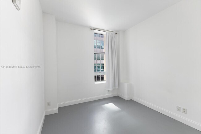 Building Photo - 111 E Flagler St