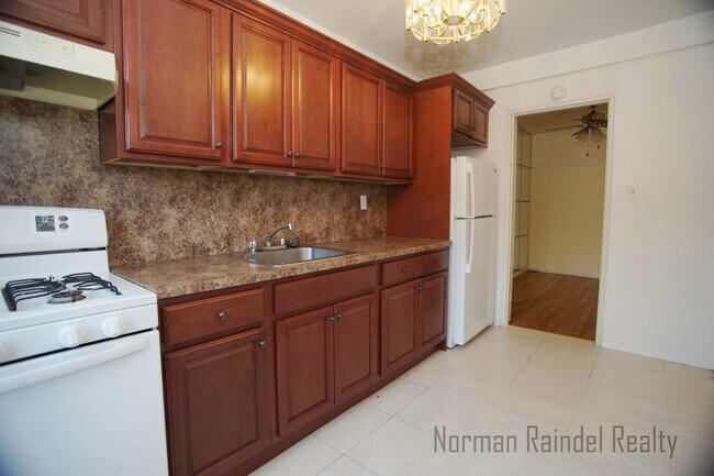 Building Photo - 1745 E 12th St