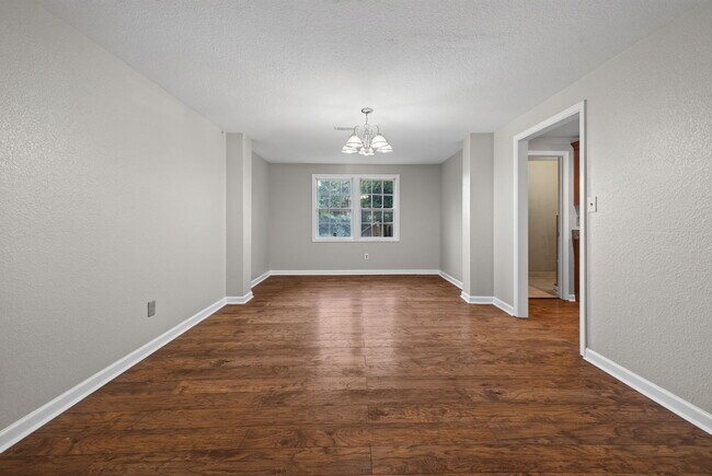 Building Photo - 1065 Lindenwood Ave