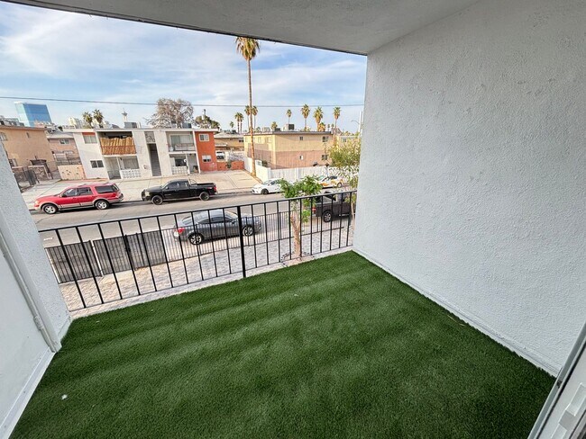 Building Photo - Gorgeous 2bed/1bath home located in Spring...