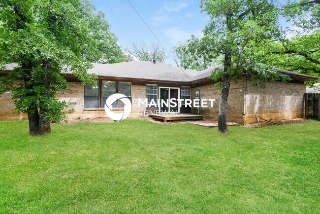 Building Photo - 4 Bedroom Pet-Friendly Home in Arlington, TX with Main Street Renewal
