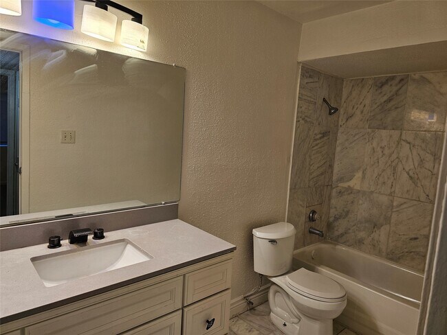 Building Photo - 12647 Ashford Meadow Dr