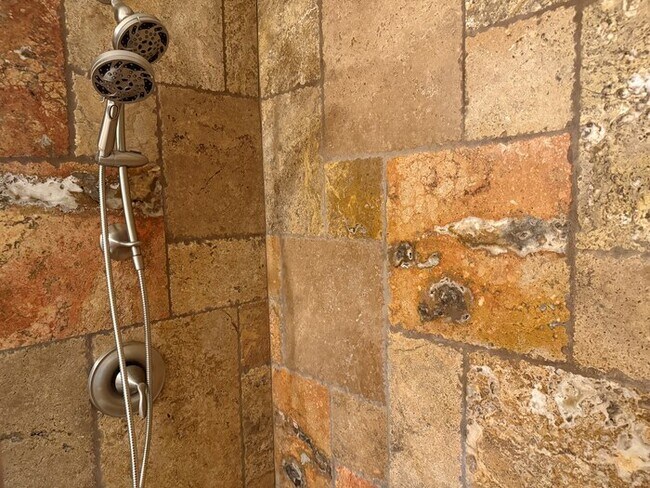 Building Photo - Modern Comfort Meets Natural Beauty