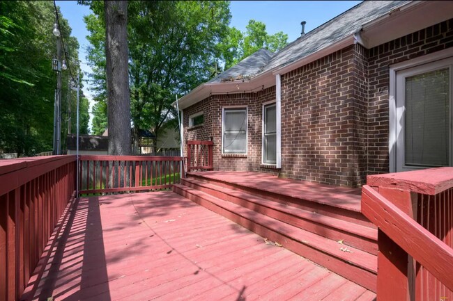 Building Photo - 285 Great Falls Rd