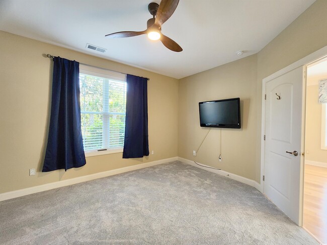 Building Photo - 128 Puffin Dr