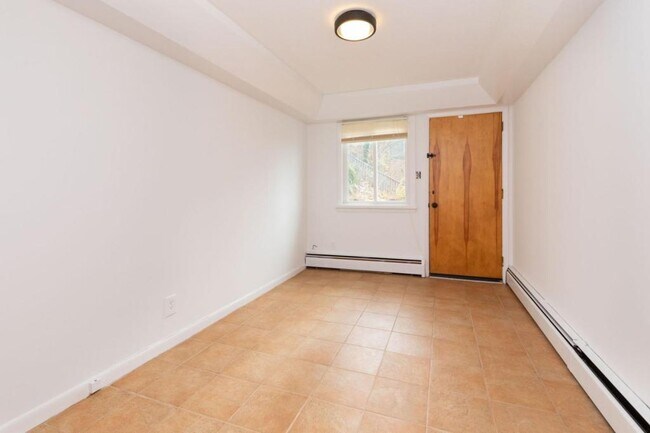 Building Photo - 200 Bent Tree Rd