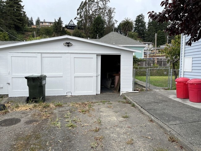Building Photo - Pet-Friendly Centrally Located Fortuna Home Just Off Main Street!