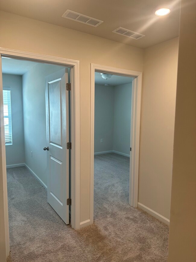 Building Photo - 405 Diversity Wy