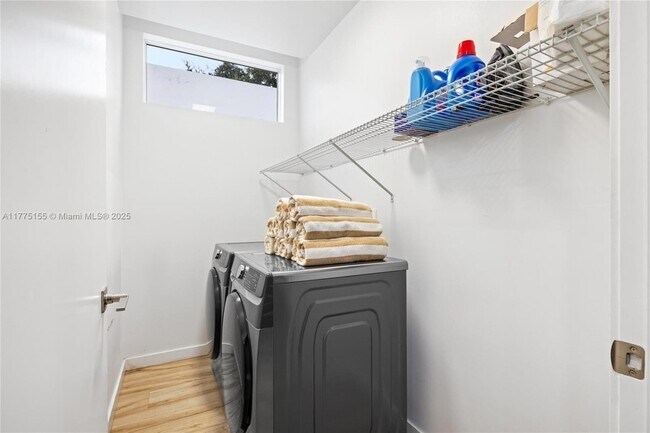 Building Photo - 1816 SW 23rd St