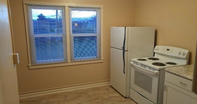 Building Photo - 632 N 5th E St