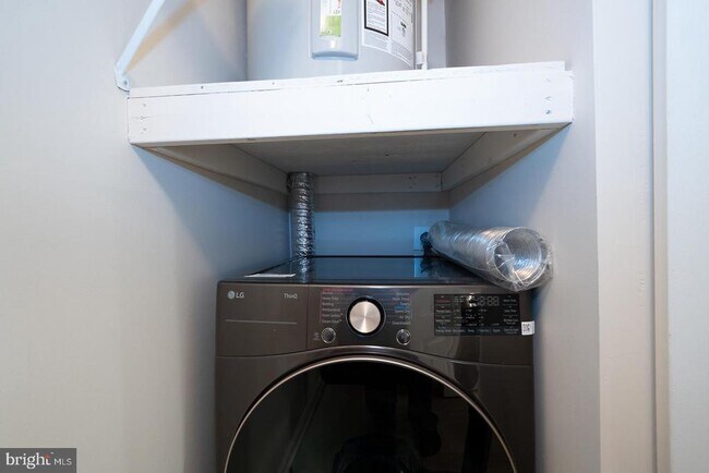 Building Photo - 335 Paoli Pointe Dr