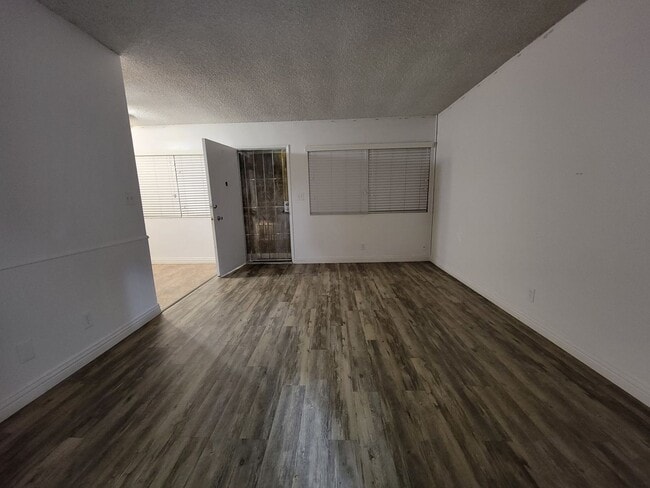 Building Photo - Spacious Beautiful North Park 1 Bed / 1 Bath with Pool