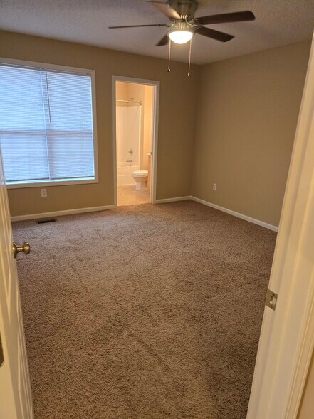 MBR/Master Bath - 1114 Bill Avery Rd
