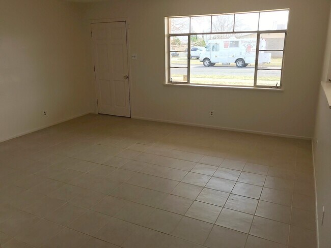 Building Photo - Northeast El Paso 3 Bed Refrig A/C w/Mount...