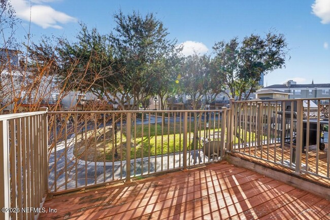 Building Photo - 340 E Ashley St