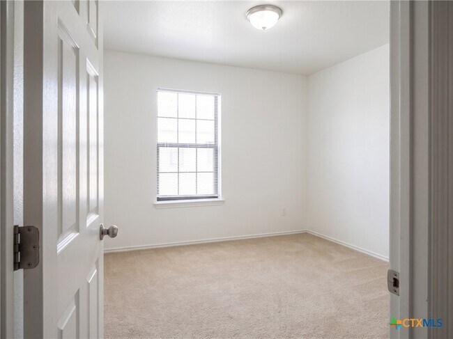 Building Photo - 306 Sumac Trail