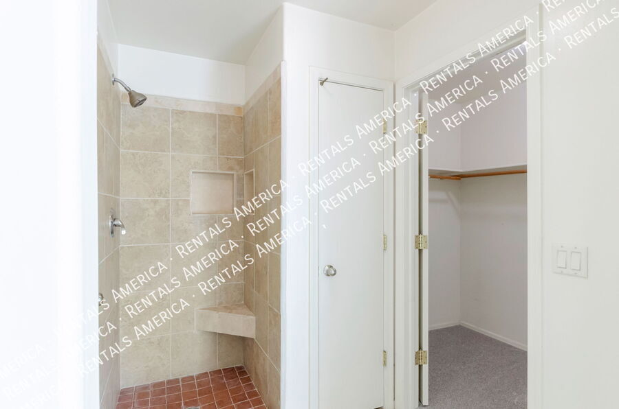 Building Photo - 2076 Silver Grass Pl