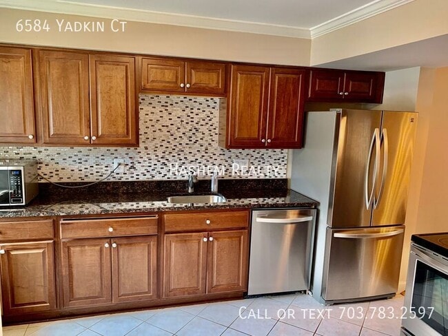 Building Photo - 6584 Yadkin Ct