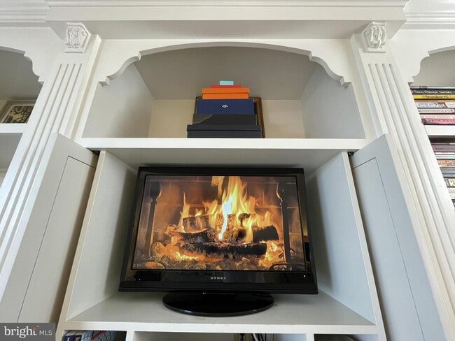 Building Photo - 2020 Walnut St