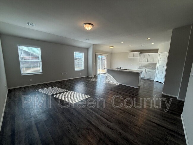 Building Photo - 8506 E 161st Pl S