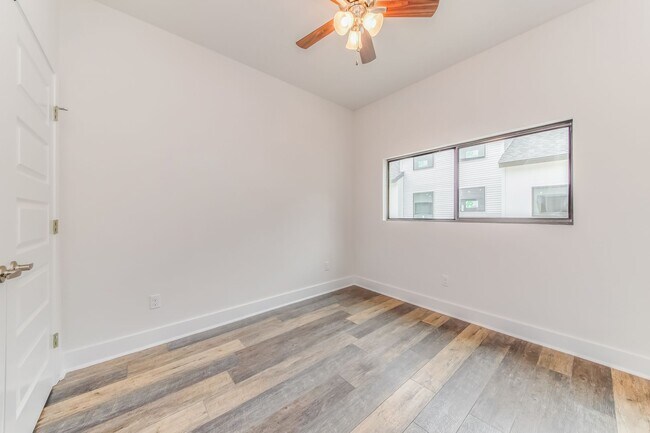 Building Photo - FOR RENT in LAFAYETTE!